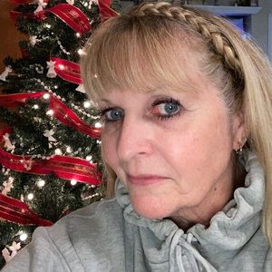 Meet your Posher, Debbie